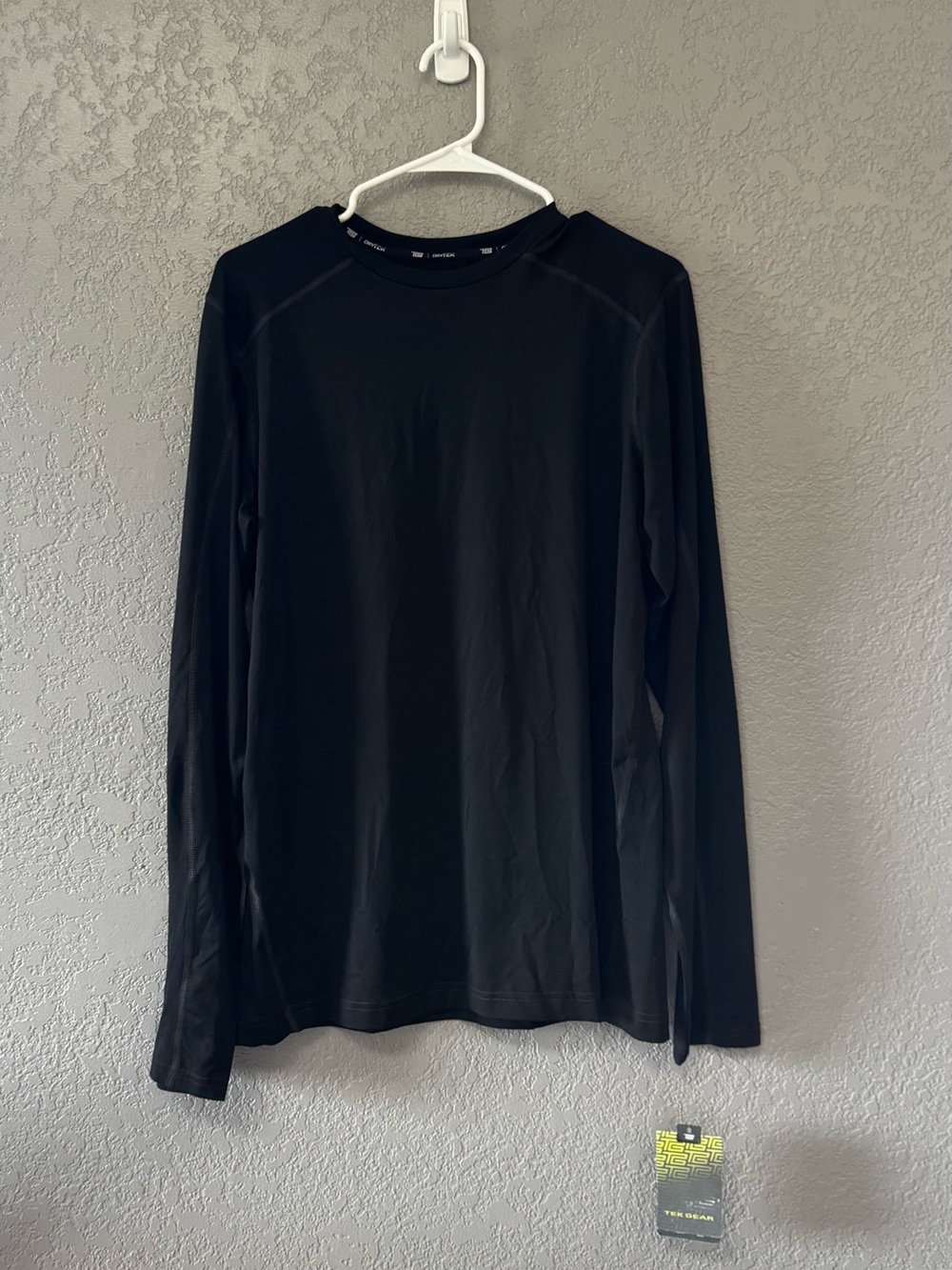 [164] tek gear Men's Black Long-Sleeve Athletic Tee
